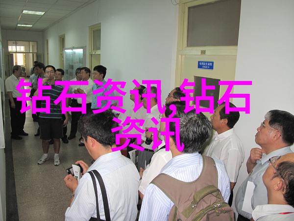 风格与魅力-女人戴什么颜色宝石好揭秘不同色彩的魔力