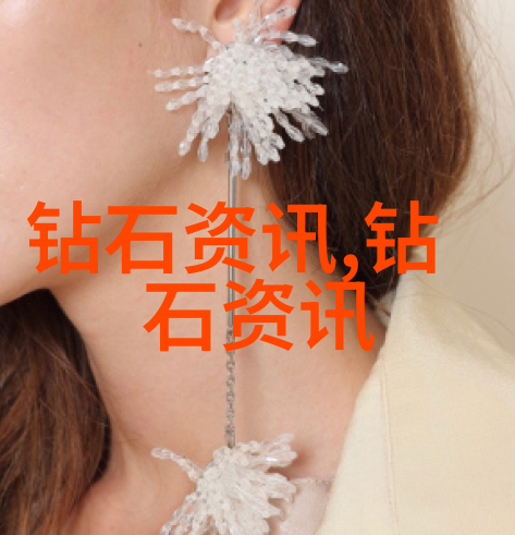 翡翠什么颜色是最贵最好的我朋友的宝石店里有一颗绿得像春天的山谷透着金色的光芒让人一眼就心动了