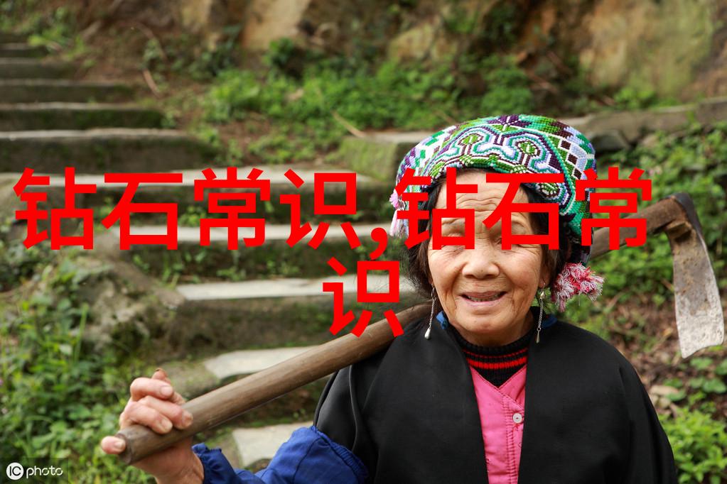翡翠鉴赏碧玉如来手感韵味深邃