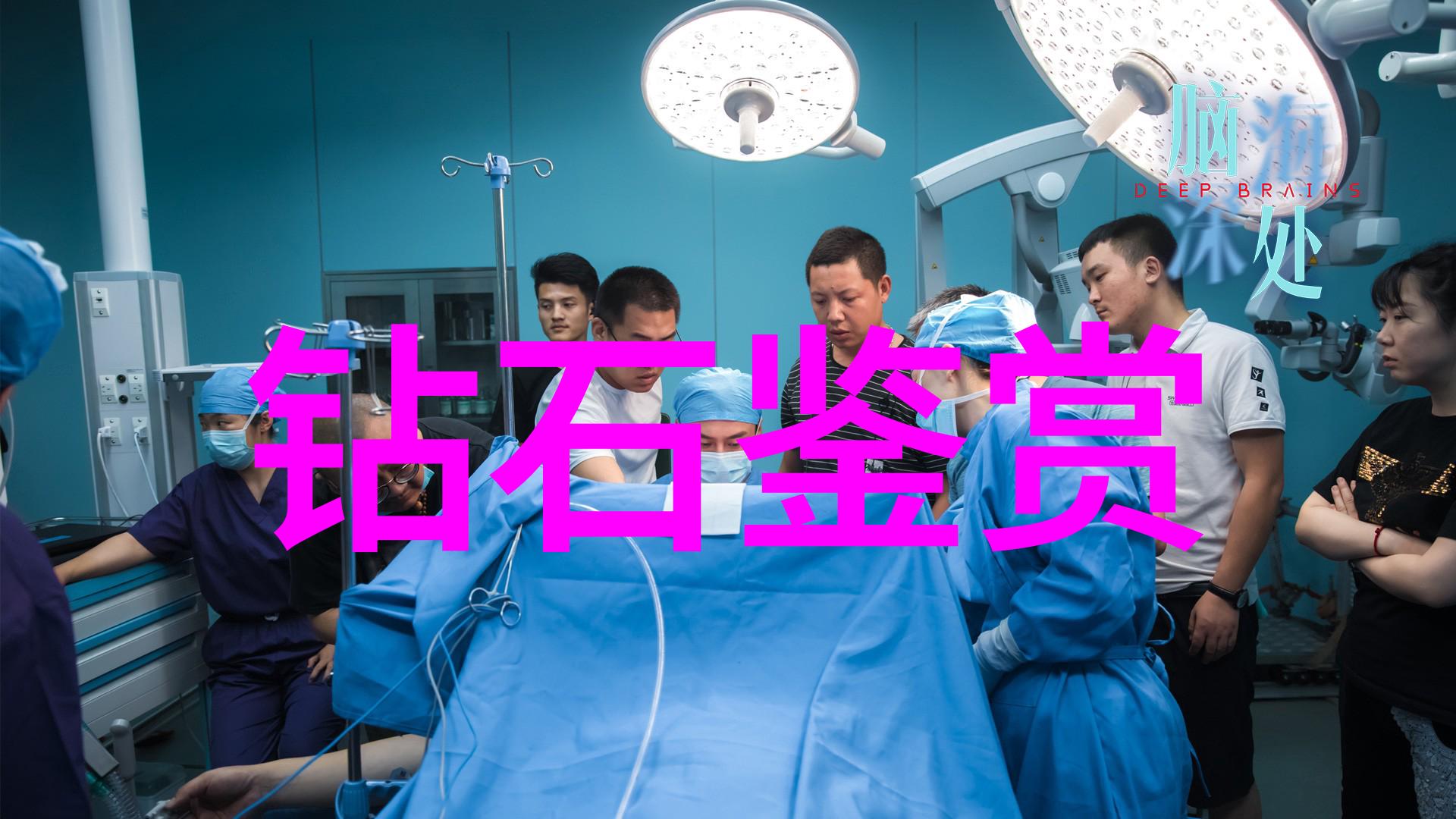 翡翠原石镶金钻玉叶吊坠晶莹欲滴纯美享受