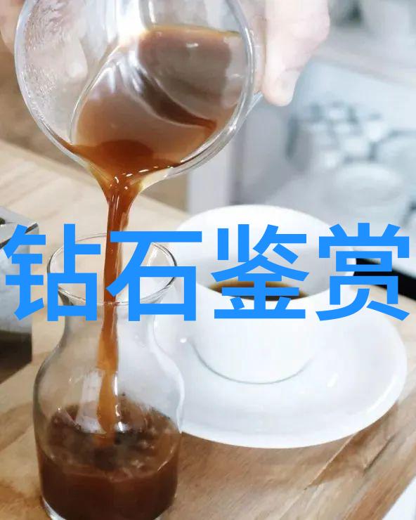 免费鉴定翡翠真假-翡翠宝石的真伪辨识从颜色到光泽探究