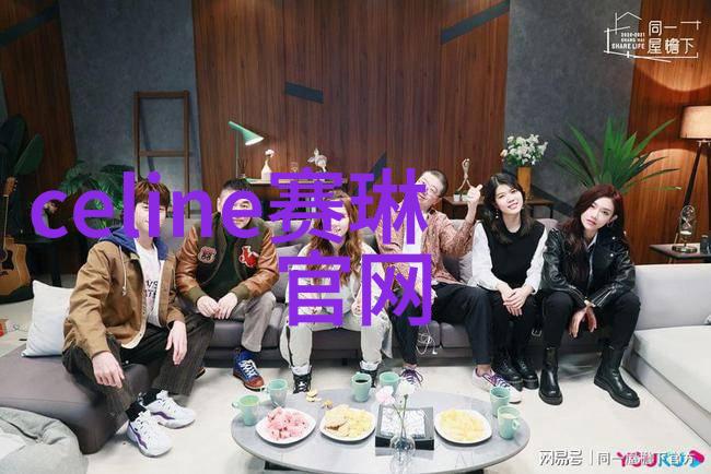 乌鸦喝水的故事难道真有其它鸟儿会模仿它们的独特饮水方式吗