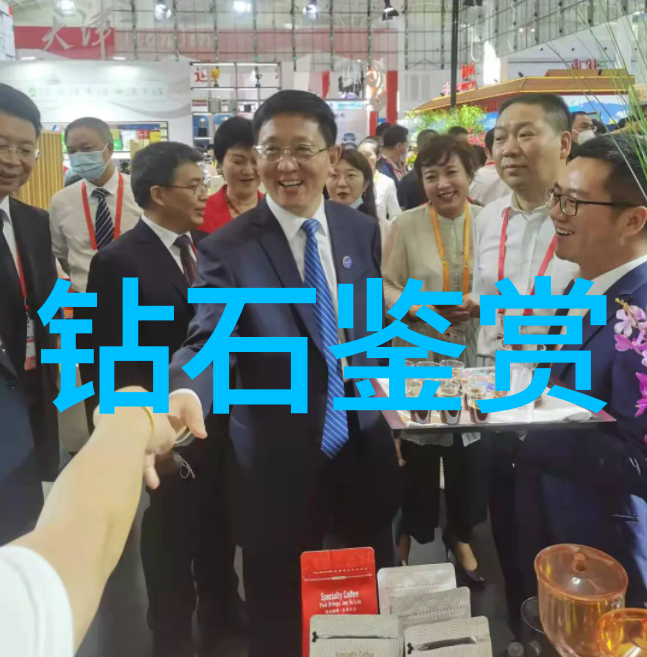 翡翠内藏石纹的特点是什么