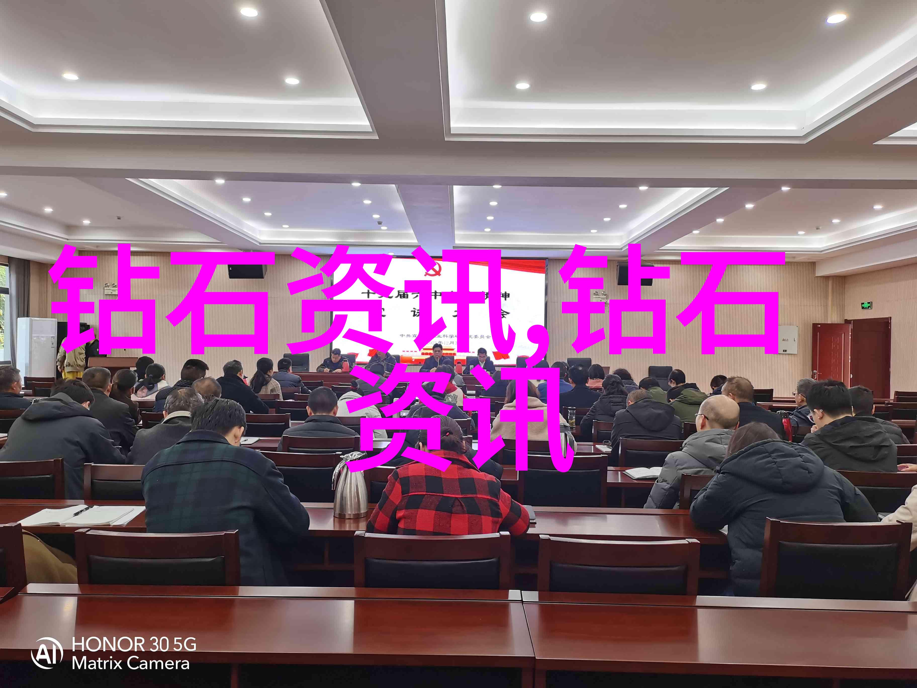 如何通过历史背景来理解不同类型的玉器设计