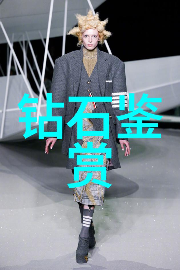 佩饰珠光最好伴随香气