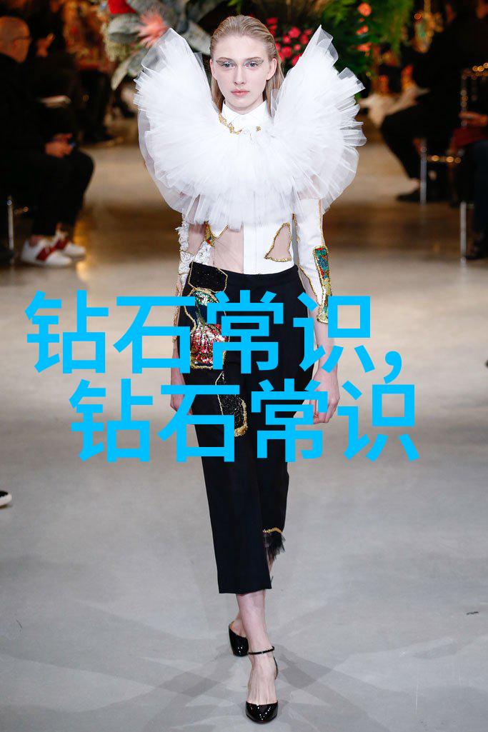 宝石颜色的秘密揭秘哪种颜色最适合女性佩戴