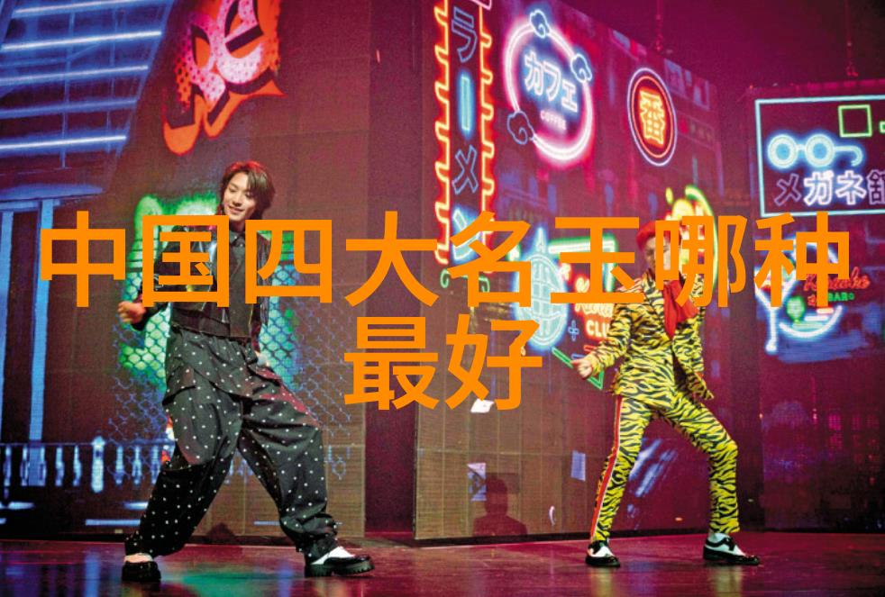 在大自然的怀抱中选购和田玉山料胸针彰显雍容华贵气质